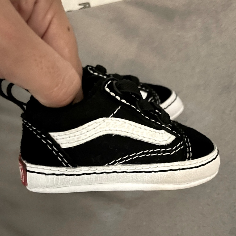 Near perfect size 1 black old skool low top Vans